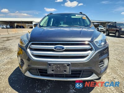 Piąte zdjęcie samochodu w środku: 2018 FORD ESCAPE SE VIN:1FMCU9GD1JUB59369 - miniatura