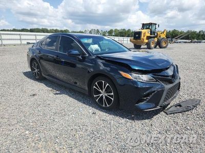 Czwarte zdjęcie samochodu z boku: 2018 TOYOTA CAMRY SE VIN:4T1B11HK8JU652338 - miniatura
