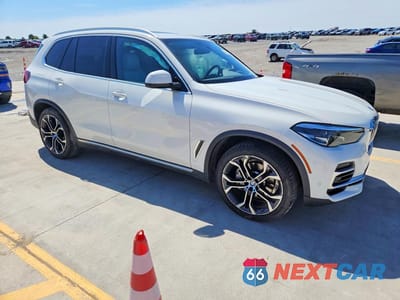 Czwarte zdjęcie samochodu z boku: 2023 BMW X5 XDRIVE40I VIN:5UXCR6C04P9P64925 - miniatura