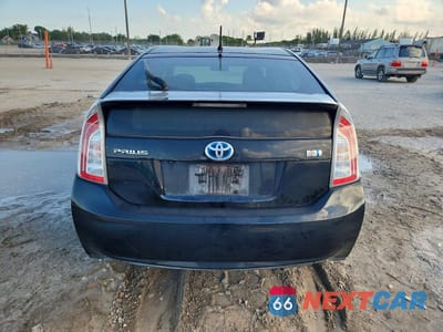 Zdjęcie 6 z 12 samochodu: 2015 TOYOTA PRIUS TWO VIN:JTDKN3DU3F0423270 - miniatura