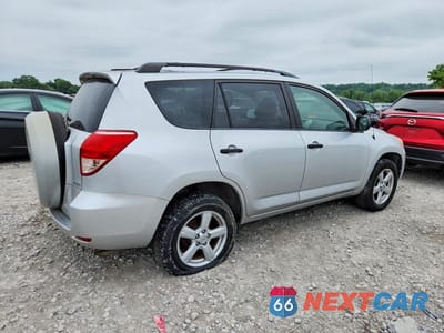 Trzecie zdjęcie samochodu z tyłu: 2006 TOYOTA RAV4 BASE VIN:JTMBD33V665039161 - miniatura