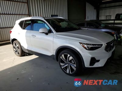 Czwarte zdjęcie samochodu z boku: 2023 VOLVO XC40 ULTIMATE VIN:YV4L12UA3P2981476 - miniatura