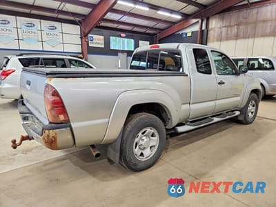 Trzecie zdjęcie samochodu z tyłu: 2005 TOYOTA TACOMA ACCESS CAB VIN:5TEUU42N85Z137975 - miniatura