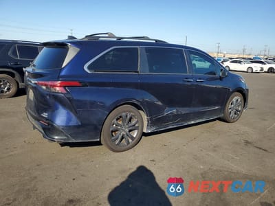 Trzecie zdjęcie samochodu z tyłu: 2022 TOYOTA SIENNA XSE VIN:5TDXRKEC0NS090659 - miniatura