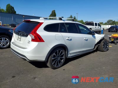 Trzecie zdjęcie samochodu z tyłu: 2017 VOLVO V60 CROSS COUNTRY PREMIER VIN:YV440MWKXH1040543 - miniatura