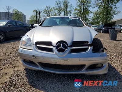 Piąte zdjęcie samochodu w środku: 2005 MERCEDES-BENZ SLK 350 VIN:WDBWK56F65F023959 - miniatura