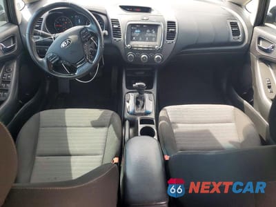 Zdjęcie 8 z 12 samochodu: 2017 KIA FORTE S VIN:3KPFL4A75HE103941 - miniatura