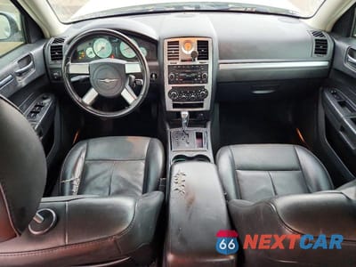 Zdjęcie 8 z 12 samochodu: 2010 CHRYSLER 300 TOURING VIN:2C3CA5CVXAH319325 - miniatura