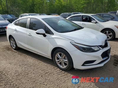 Czwarte zdjęcie samochodu z boku: 2017 CHEVROLET CRUZE LT VIN:1G1BE5SM2H7216015 - miniatura