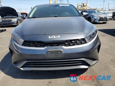 Piąte zdjęcie samochodu w środku: 2023 KIA FORTE LXS VIN:3KPF24AD5PE585379 - miniatura