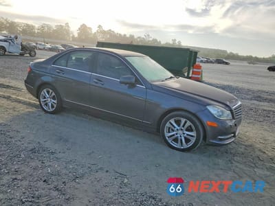 Czwarte zdjęcie samochodu z boku: 2014 MERCEDES-BENZ C 250 VIN:WDDGF4HB5ER307330 - miniatura