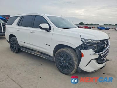 Czwarte zdjęcie samochodu z boku: 2021 CHEVROLET TAHOE K1500 LT VIN:1GNSKNKDXMR406621 - miniatura
