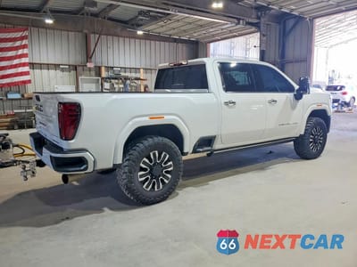 Trzecie zdjęcie samochodu z tyłu: 2025 GMC SIERRA K2500 DENALI ULTIMATE VIN:1GT4UXEY0SF289121 - miniatura