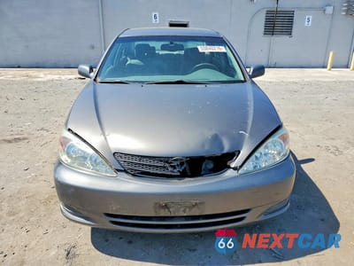 Piąte zdjęcie samochodu w środku: 2002 TOYOTA CAMRY XLE VIN:4T1BE32K62U565015 - miniatura