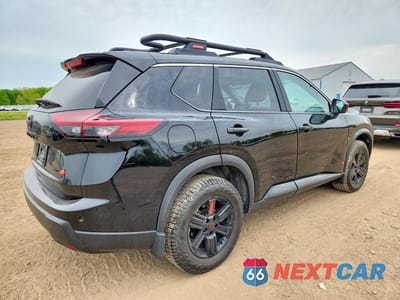 Trzecie zdjęcie samochodu z tyłu: 2025 NISSAN ROGUE ROCK CREEK VIN:5N1BT3BB7SC768975 - miniatura