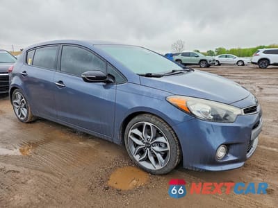 Czwarte zdjęcie samochodu z boku: 2016 KIA FORTE SX VIN:KNAFZ5A34G5546865 - miniatura