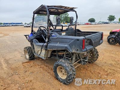 Trzecie zdjęcie samochodu z tyłu: 2017 HONDA SXS700M UTILITY VEHICLE VIN:1HFVE02N6H4303083 - miniatura
