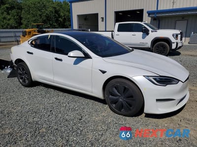Czwarte zdjęcie samochodu z boku: 2021 TESLA MODEL S VIN:5YJSA1E50MF440212 - miniatura