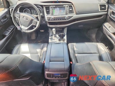 Zdjęcie 8 z 12 samochodu: 2019 TOYOTA HIGHLANDER XLE VIN:5TDJZRFH3KS719514 - miniatura