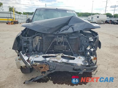 Piąte zdjęcie samochodu w środku: 2005 CHEVROLET SILVERADO K2500 HEAVY DUTY VIN:1GCHK29U95E150603 - miniatura