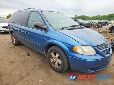 Czwarte zdjęcie samochodu z boku: 2005 DODGE GRAND CARAVAN SXT VIN:2D4GP44LX5R346160 - miniatura