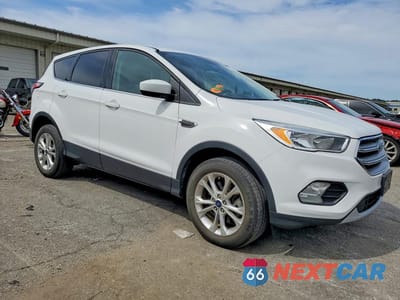 Czwarte zdjęcie samochodu z boku: 2017 FORD ESCAPE SE VIN:1FMCU9G90HUE32713 - miniatura