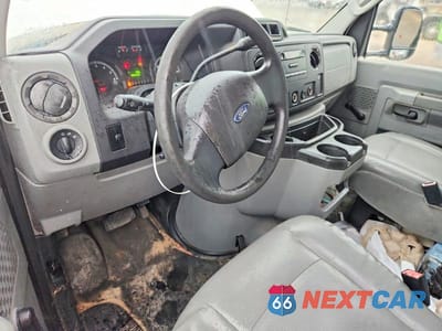 Zdjęcie 8 z 13 samochodu: 2012 FORD E350 BOX TRUCK VIN:1FDSE3FL6CDB14624 - miniatura
