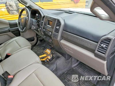 Piąte zdjęcie samochodu w środku: 2020 FORD F550 SUPER DUTY VIN:1FDUF5HT6LDA08978 - miniatura