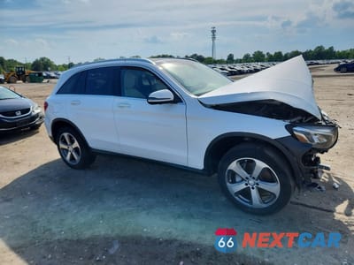 Czwarte zdjęcie samochodu z boku: 2017 MERCEDES-BENZ GLC 300 4MATIC VIN:WDC0G4KB5HF140274 - miniatura