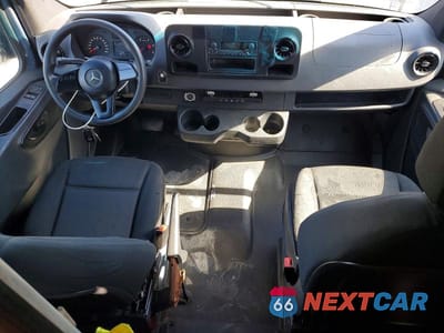 Zdjęcie 8 z 13 samochodu: 2019 MERCEDES BENZ SPRINTER 2500 VIN:WD4PF1CD9KP137715 - miniatura