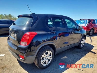 Trzecie zdjęcie samochodu z tyłu: 2017 CHEVROLET TRAX LS VIN:3GNCJKSB9HL177561 - miniatura