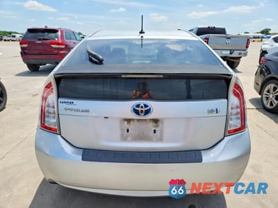 Zdjęcie 6 z 12 samochodu: 2012 TOYOTA PRIUS THREE VIN:JTDKN3DUXC1571101 - miniatura