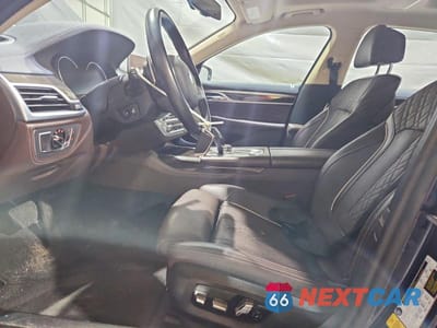 Zdjęcie 7 z 12 samochodu: 2019 BMW 750 XI VIN:WBA7F2C56KB240528 - miniatura
