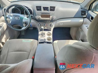 Zdjęcie 8 z 14 samochodu: 2011 TOYOTA HIGHLANDER BASE VIN:5TDBK3EH4BS065890 - miniatura