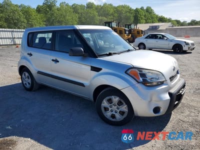 Czwarte zdjęcie samochodu z boku: 2011 KIA SOUL BASE VIN:KNDJT2A15B7332492 - miniatura
