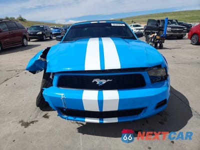 Piąte zdjęcie samochodu w środku: 2011 FORD MUSTANG VIN:1ZVBP8EM4B5115508 - miniatura