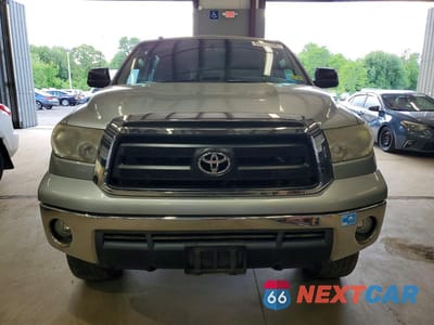 Piąte zdjęcie samochodu w środku: 2011 TOYOTA TUNDRA CREWMAX SR5 VIN:5TFDY5F18BX187120 - miniatura
