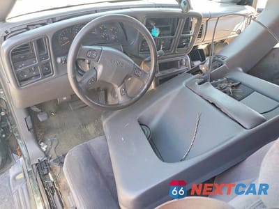 Zdjęcie 8 z 12 samochodu: 2003 GMC NEW SIERRA C1500 VIN:2GTEC19TX31157155 - miniatura