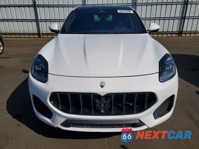 Piąte zdjęcie samochodu w środku: 2023 MASERATI GRECALE GT VIN:ZN682AVA1P7416224 - miniatura