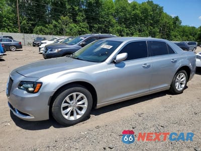 2015 CHRYSLER 300 LIMITED 2C3CCAAG8FH841935 - główne zdjęcie licytacji z USA - miniatura