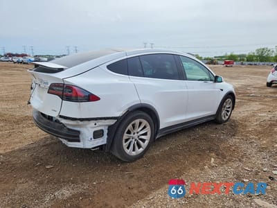 Trzecie zdjęcie samochodu z tyłu: 2018 TESLA MODEL X VIN:5YJXCBE28JF112379 - miniatura