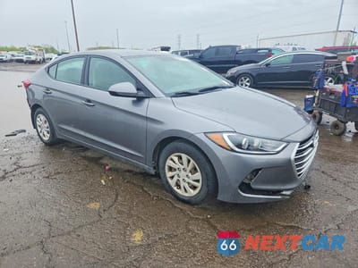 Czwarte zdjęcie samochodu z boku: 2018 HYUNDAI ELANTRA SE VIN:5NPD74LF5JH260001 - miniatura