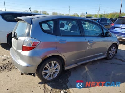 Trzecie zdjęcie samochodu z tyłu: 2010 HONDA FIT SPORT VIN:JHMGE8H46AS027665 - miniatura