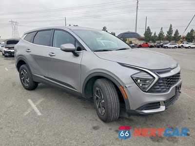 Czwarte zdjęcie samochodu z boku: 2025 KIA SPORTAGE LX VIN:KNDPUCDG1S7216669 - miniatura