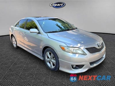2011 TOYOTA CAMRY SE 4T1BF3EK8BU607127 - główne zdjęcie licytacji z USA - miniatura