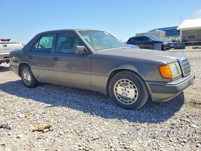 Czwarte zdjęcie samochodu z boku: 1993 MERCEDES-BENZ 300 E 2.8 VIN:WDBEA28E5PB998657 - miniatura