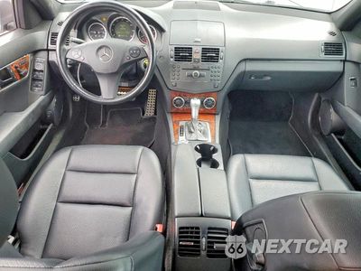 Zdjęcie 8 z 12 samochodu: 2010 MERCEDES-BENZ C 300 4MATIC VIN:WDDGF8BBXAR106176 - miniatura