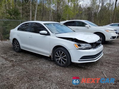 Czwarte zdjęcie samochodu z boku: 2016 VOLKSWAGEN JETTA SE VIN:3VWD67AJ9GM302424 - miniatura