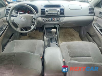 Zdjęcie 8 z 12 samochodu: 2005 TOYOTA CAMRY LE VIN:4T1BE32K35U548869 - miniatura