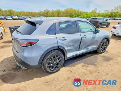 Trzecie zdjęcie samochodu z tyłu: 2025 HONDA HR-V SPORT VIN:3CZRZ2H51SM705344 - miniatura